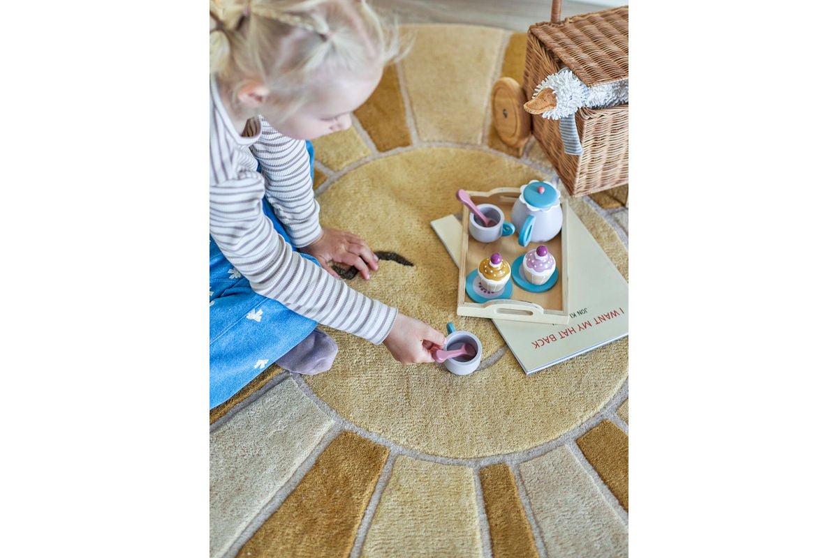 Luxusbetten24 Ariel Spielset Buntes Teeservice mit Tablett und Cupcakes