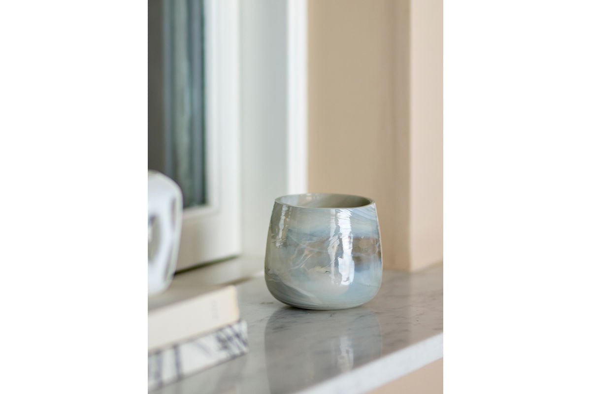 Luxusbetten24 Stanly Teelichthalter aus recyceltem Glas, Marmoreffekt Design