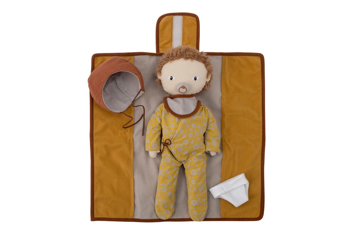Luxusbetten24 Alin Spielset Wickelzubehör und Kuschelpuppe im Blumenoutfit Braun