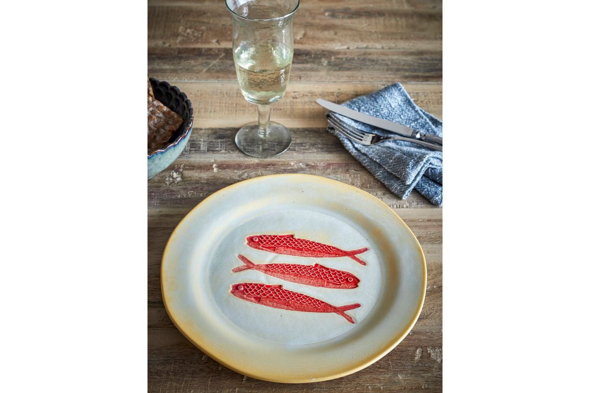 Luxusbetten24 Maris Teller-Set – Steingut mit Fischmotiv, 4er-Set, Rot