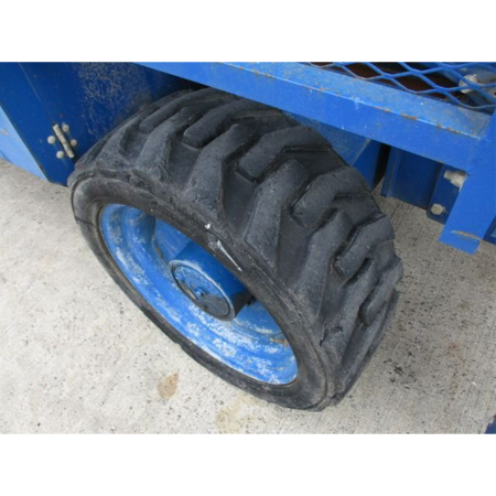 Genie GS-4390 Piattaforma Elevatrice a Forcella Trazione 4x4 Blu