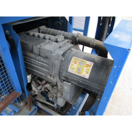 Genie GS-4390 Piattaforma Elevatrice a Forcella Trazione 4x4 Blu