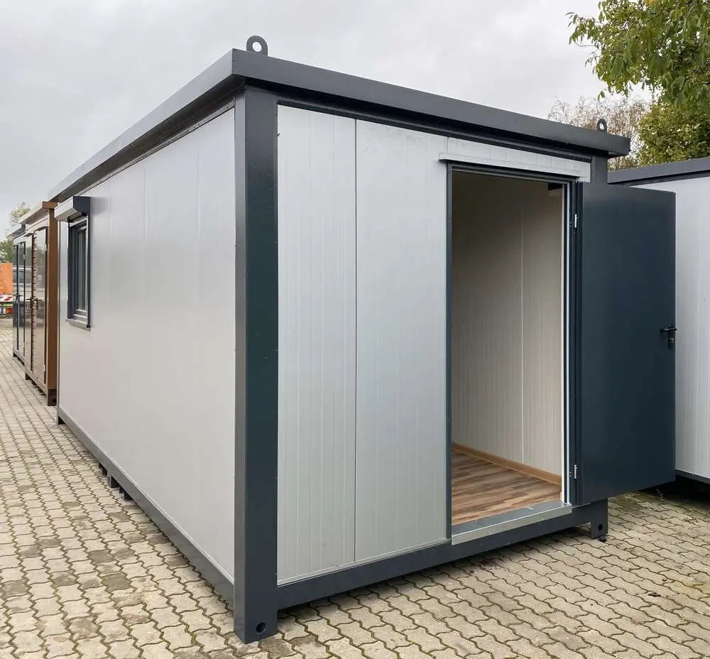 Bürocontainer Mit Rollläden 6×2,40 m Stahlrahmen Isoliert