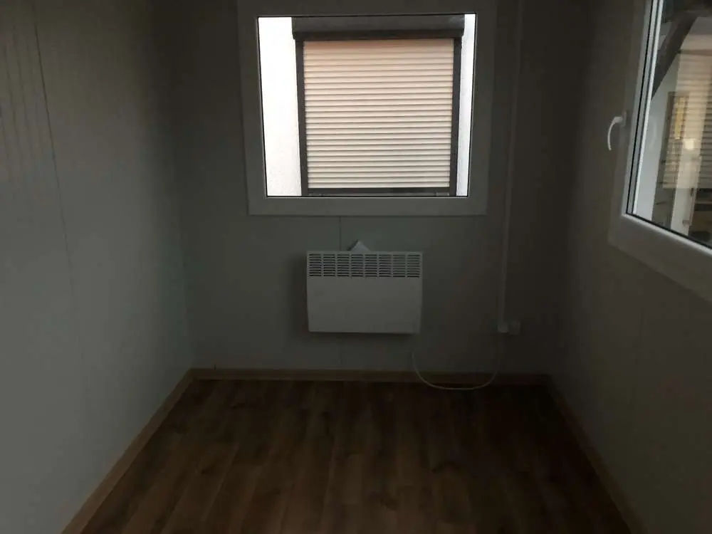 Conteneur de bureau 5×2,20 avec sanitaire