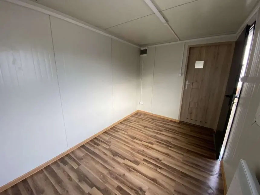 Bürocontainer 5×2,20 m Mit Sanitär Und LED Robuste Stahlkonstruktion