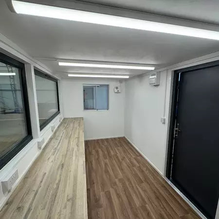 Cabina Personalizzata 4,8 × 2,4 m Struttura Acciaio Antivandalo