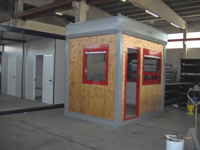 Box Container Monoblock für Skiliftstation mit Veranda 2m x 2.4m