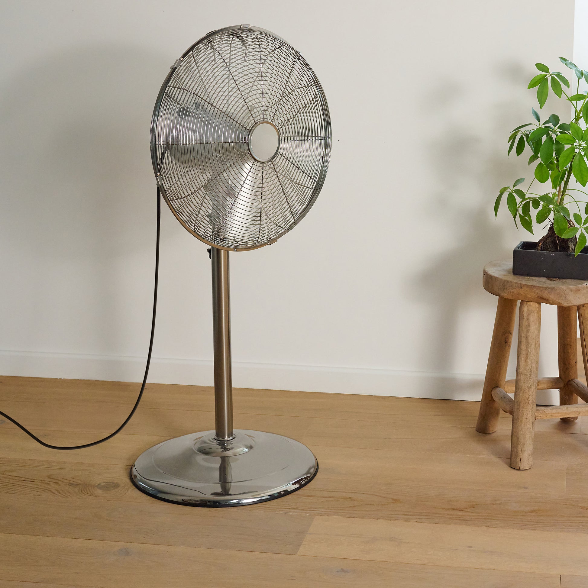 Ventilador De Pie 45W Metal Chrome TX-16GA Refrescante Y Elegante